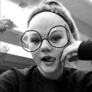 Meet your Posher, Becca